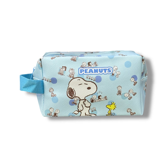 CARTUCHERA CON DISEÑO DE SNOOPY TIPO CUERO - CELESTE