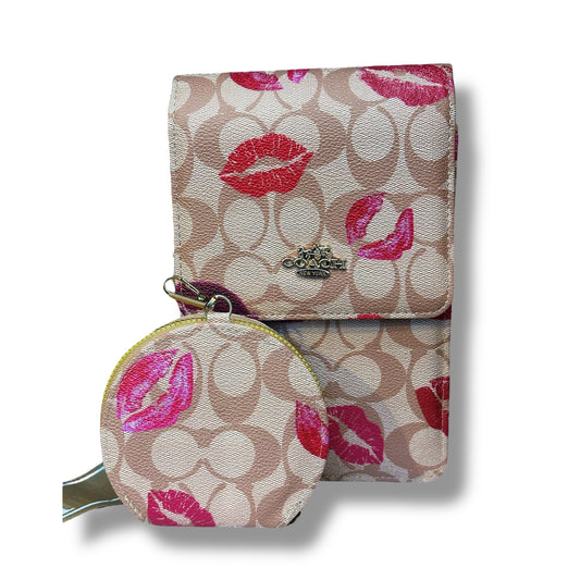 MANOS LIBRE ESTILO COACH CON DISEÑO DE BESOS