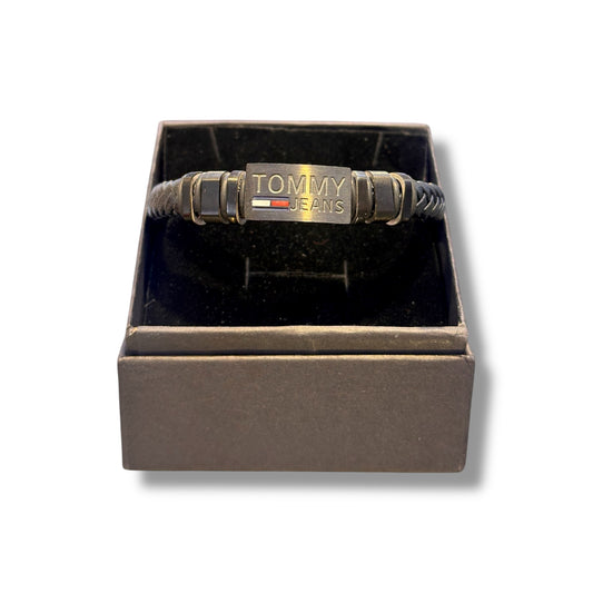 PULSERA DE CUERO PARA HOMBRE MARCA TOMMY AAA