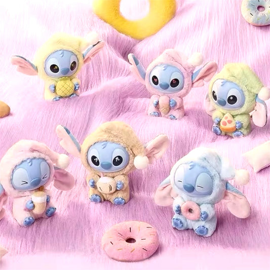 CAJA SORPRESA CON LLAVERO PELUCHE DE STITCH - COLECCIÓN ‘’EAT SOMETHING BEFORE SLEEP’’ - 1 UNIDAD