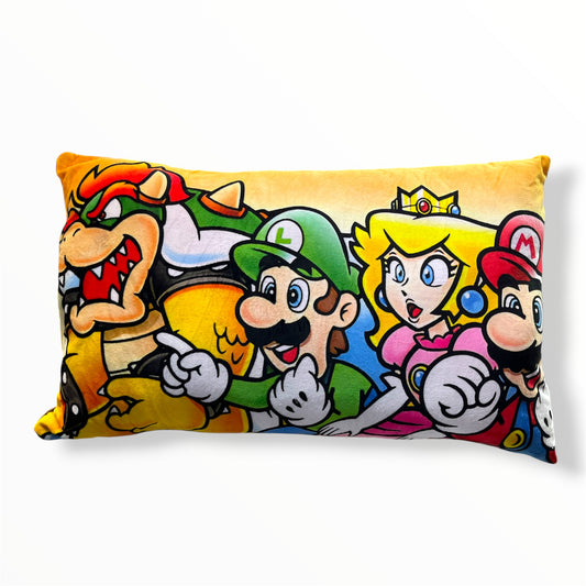 ALMOHADA RECTANGULAR DE PERSONAJE DE MARIO BRO DE 59CM DE ANCHO / 35CM DE ALTO
